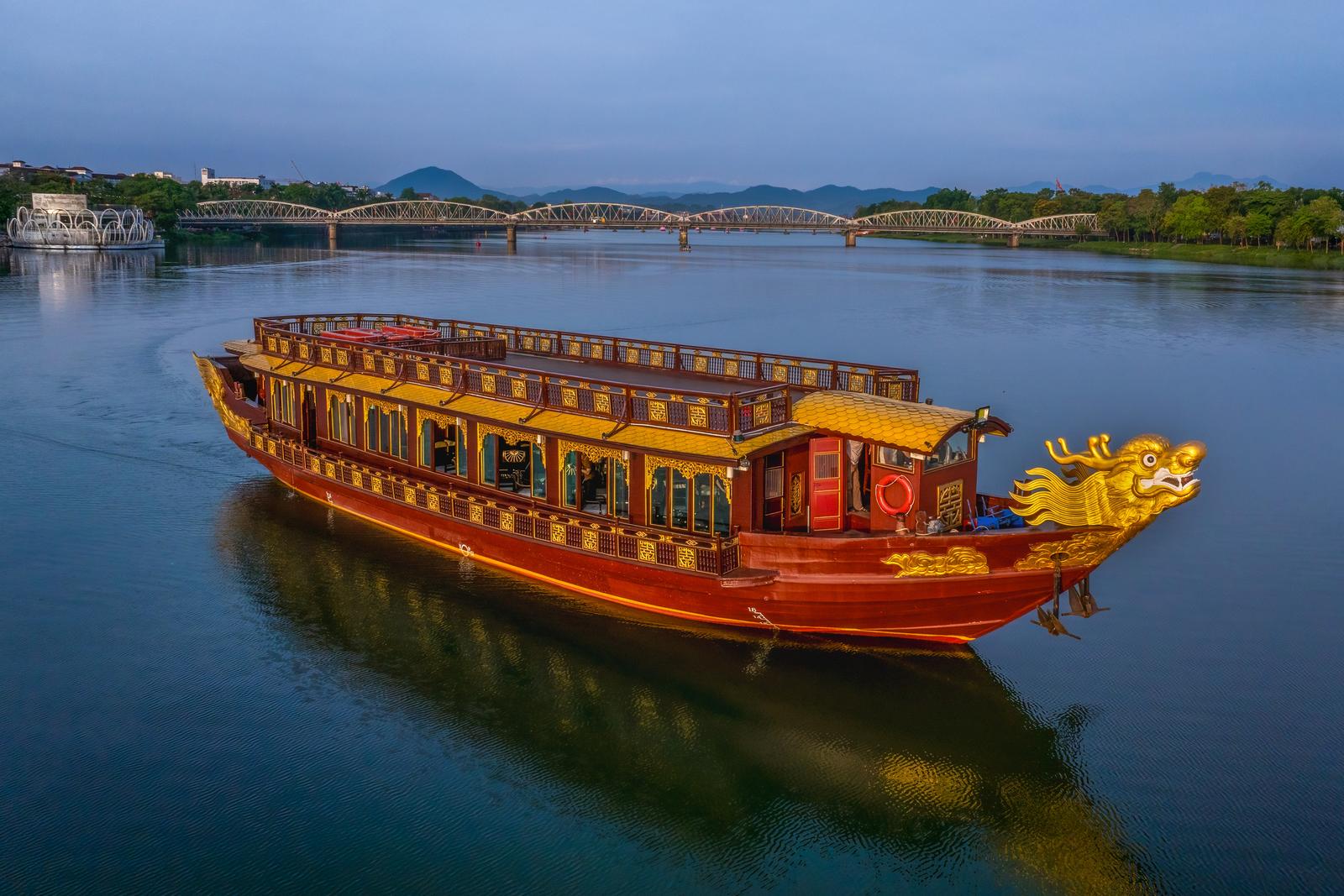 Dạ Yến - Bữa tối trọn vẹn trên ngự thuyền hoàng gia sông Hương (1)